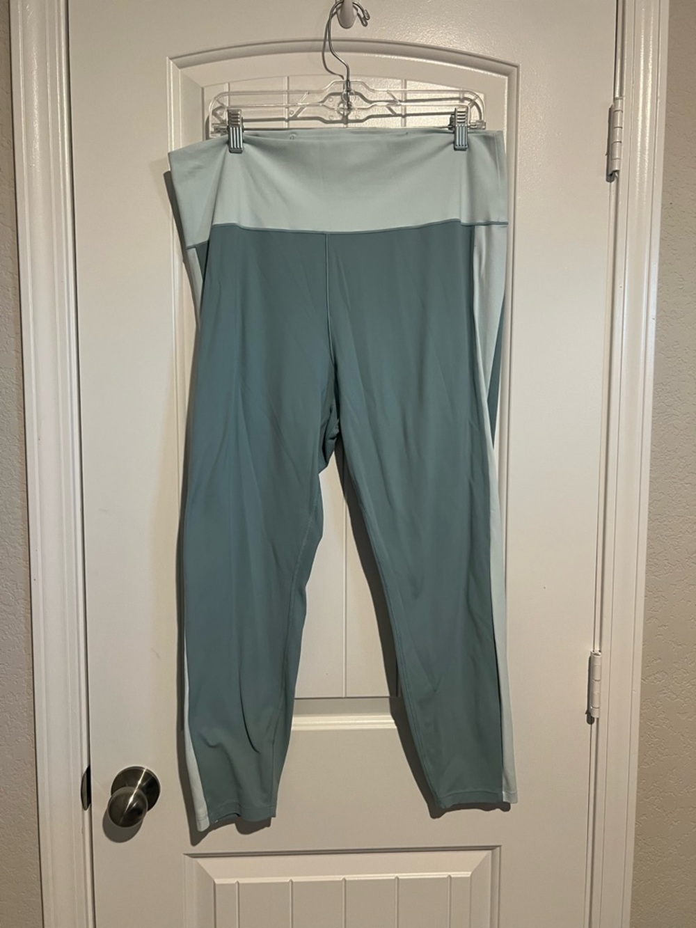 Old Navy Two-Tone Seafoam and Light Mint High-Rise Leggings